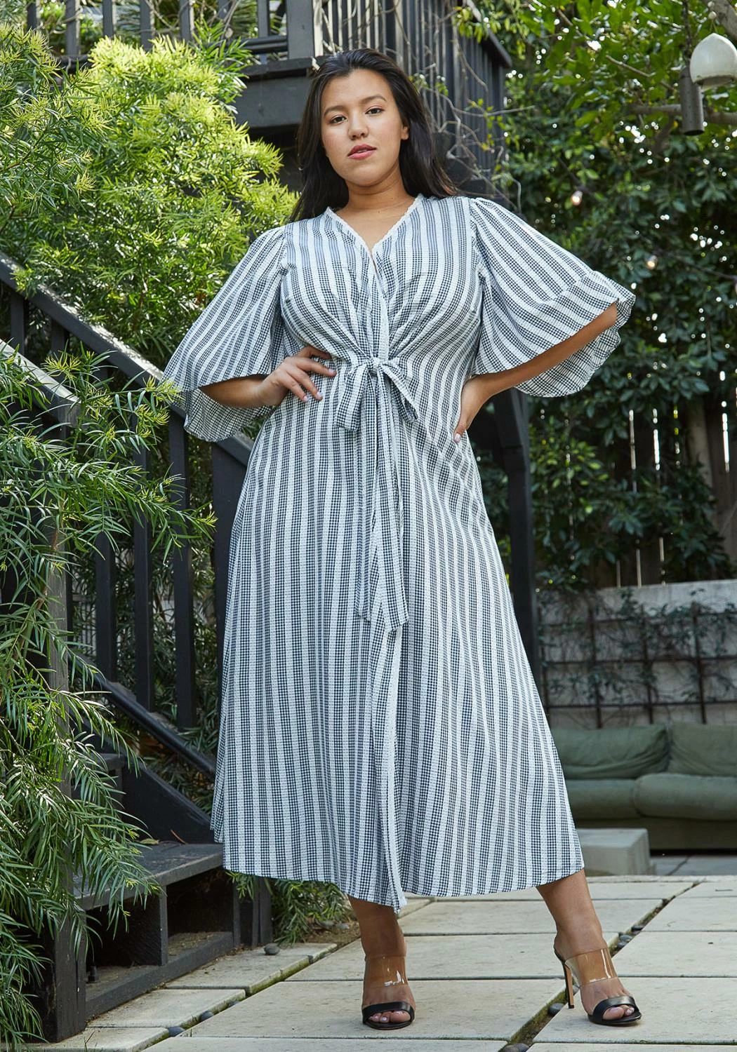 Nurode Plus Size Lace Trim Tie Front Maxi Dress 1 Nurode Plus Size Lace Trim Tie Front Maxi Dress