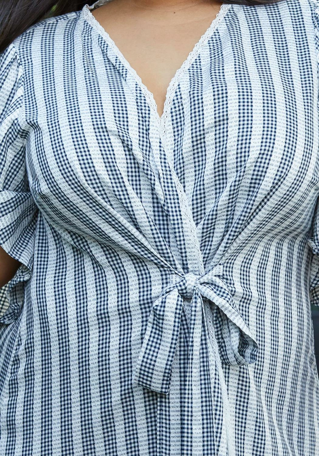 Nurode Plus Size Lace Trim Tie Front Maxi Dress 4 Nurode Plus Size Lace Trim Tie Front Maxi Dress - Image 4