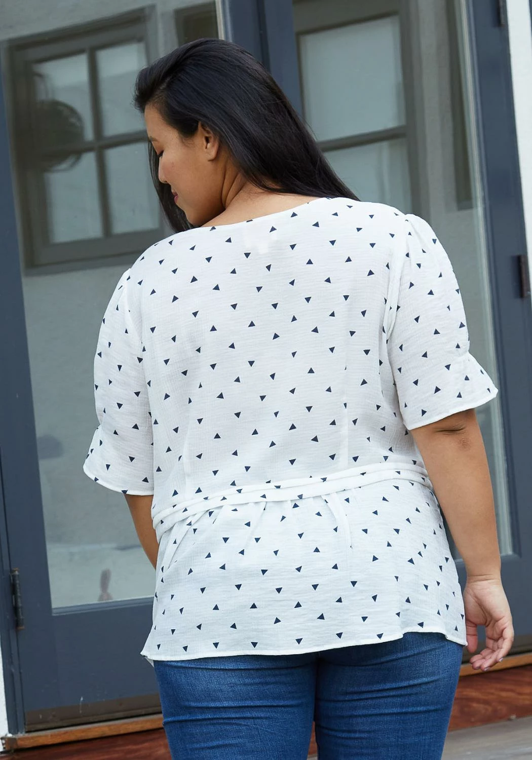 Nurode Plus Size Triangle Print Puff Sleeve V-Neck Blouse 3 Nurode Plus Size Triangle Print Puff Sleeve V-Neck Blouse - Image 3