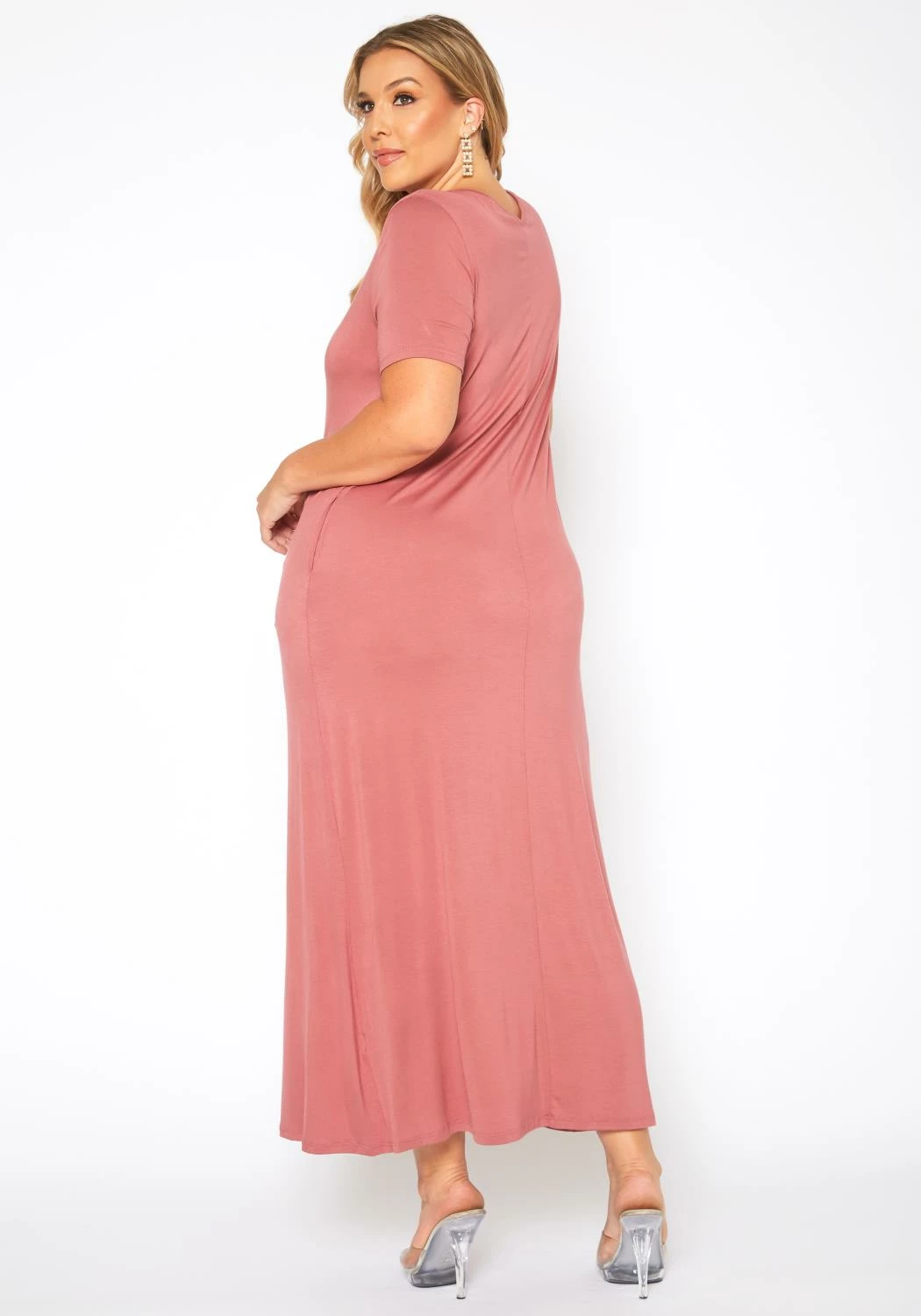 Plus Size V-Neck Short Sleeve Maxi Dress With Pockets 4 Plus Size V-Neck Short Sleeve Maxi Dress With Pockets - Image 4