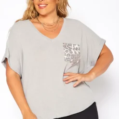 Asoph Plus Size Leopard Pocket Hem V Neck Shirt